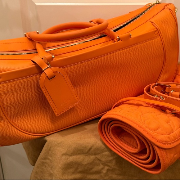 Very rare limited edition, Louis Vuitton orange epi leather yoga set - Picture 3 of 9